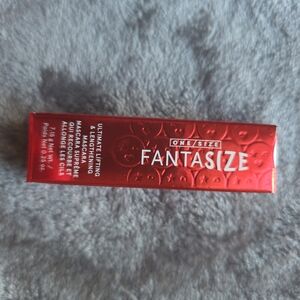 ONE/SIZE Fantasize Mascara in Bold Red